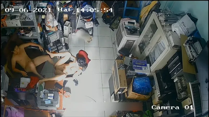 Vợ gã chồng phang nhau trong của chuối máy tính